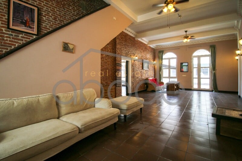 colonial-house-for-sale-daun-penh