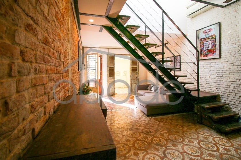 Charming renovated 2 bedroom colonial apartment for rent Riverside | Daun Penh