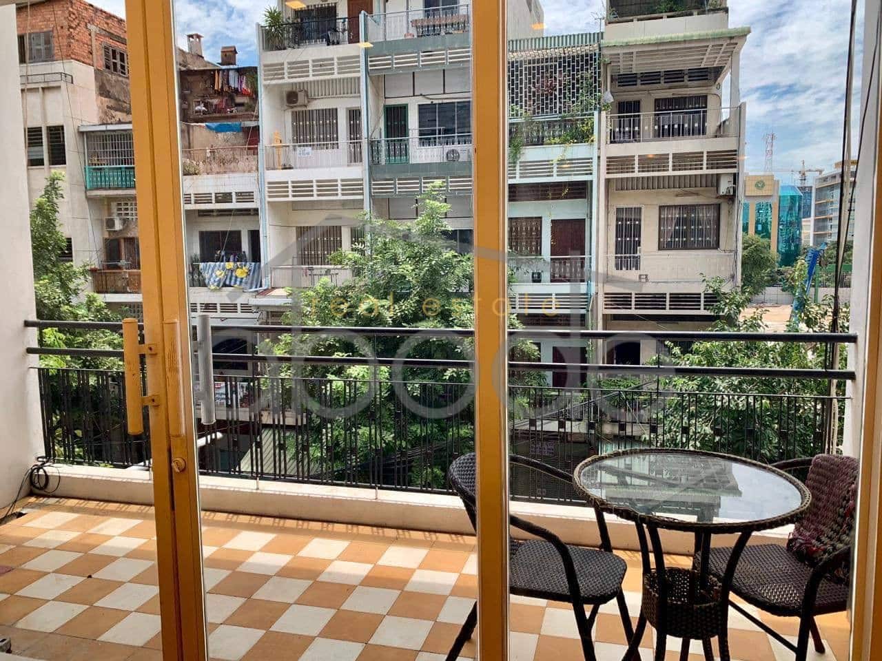 Bright 2 bedroom Riverside apartment for Daun Penh | central Phnom Penh