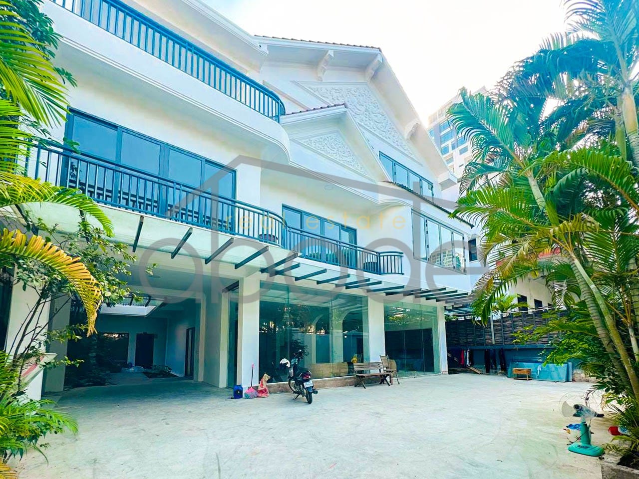 Large villa for rent Daun Penh central Phnom Penh