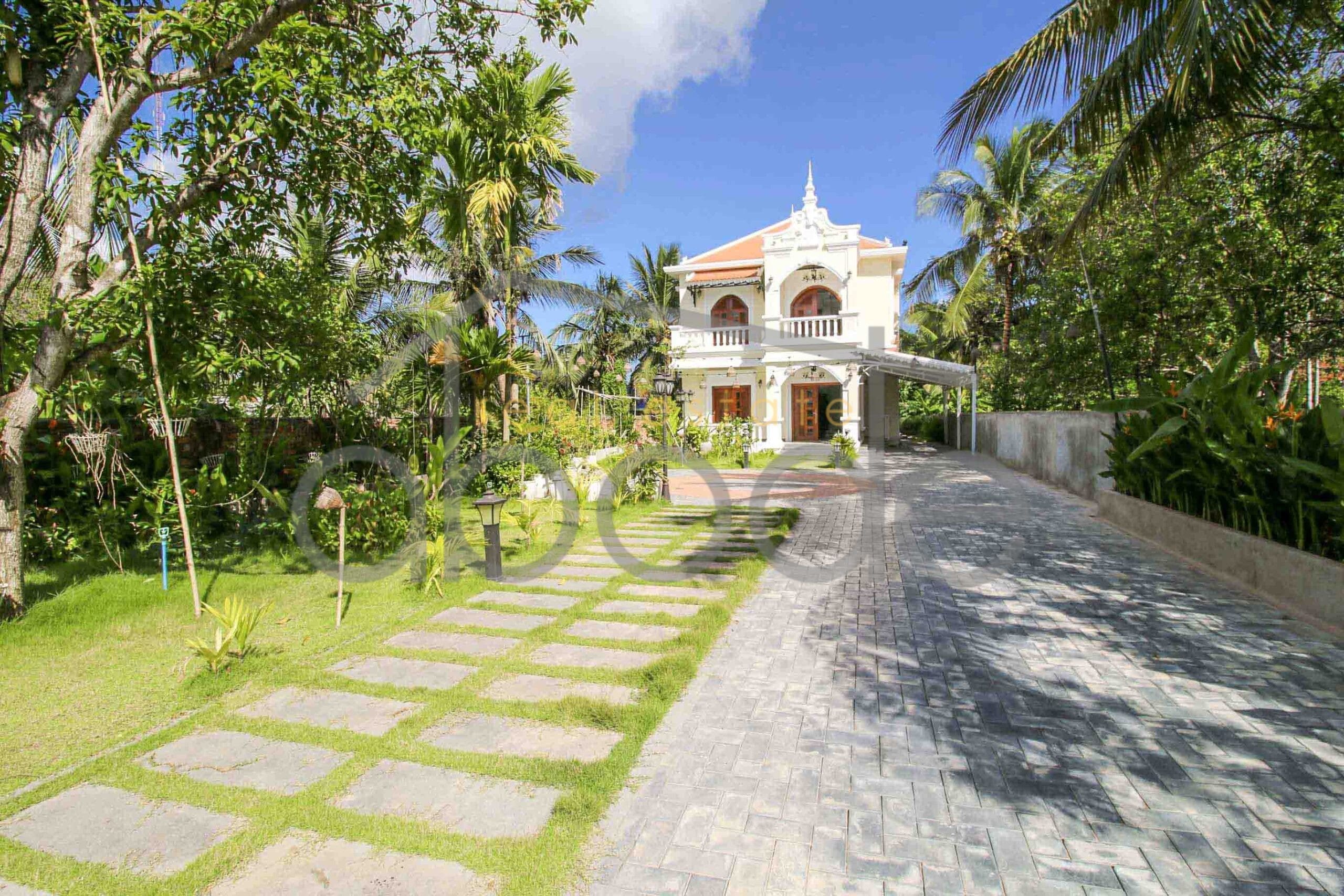 Stunning 3-bedroom colonial-style villa Prek Aeng for rent | Chbar Ampov