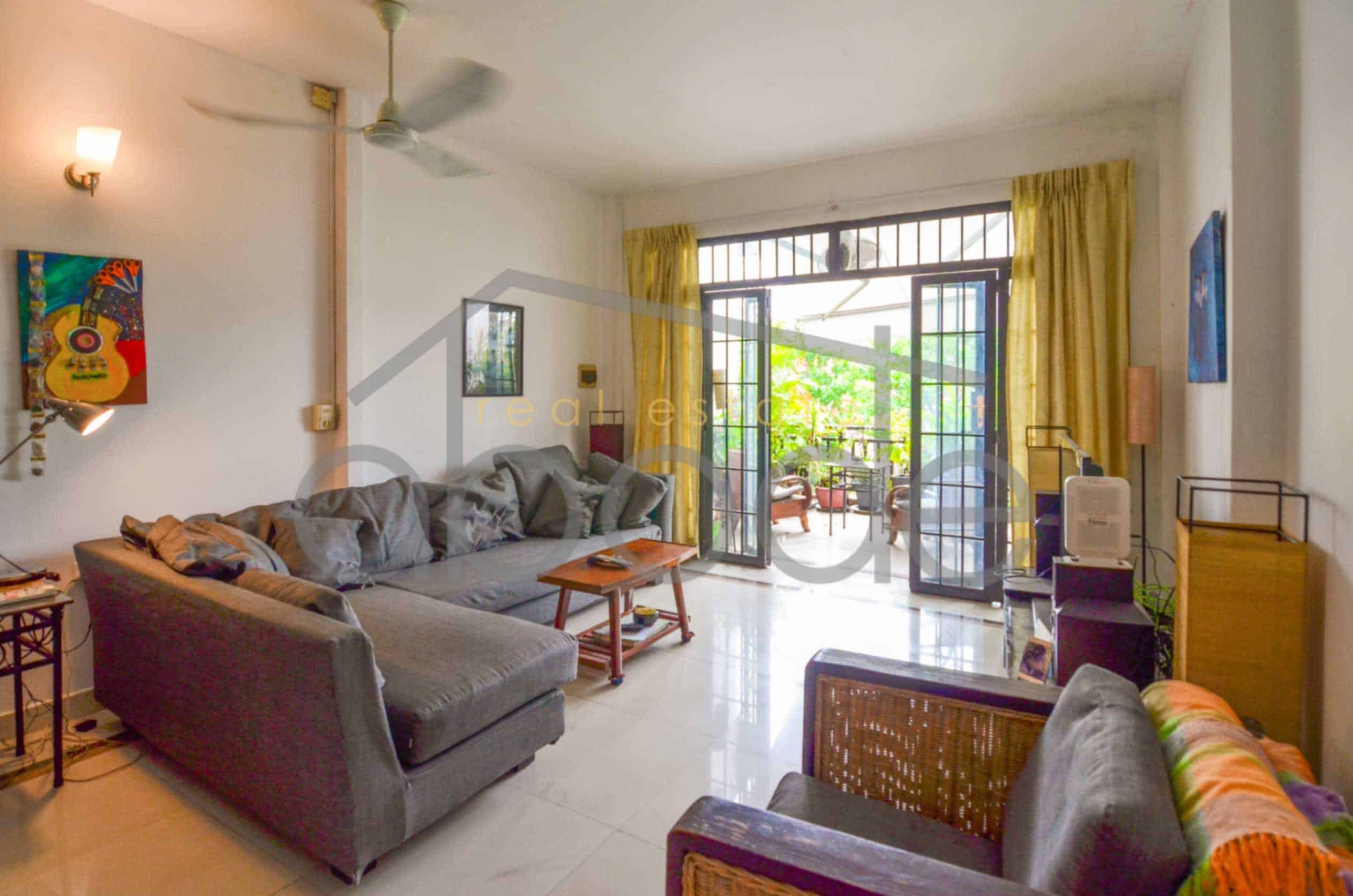 Charming 2-bedroom duplex apartment for rent Wat Phnom | central Phnom Penh