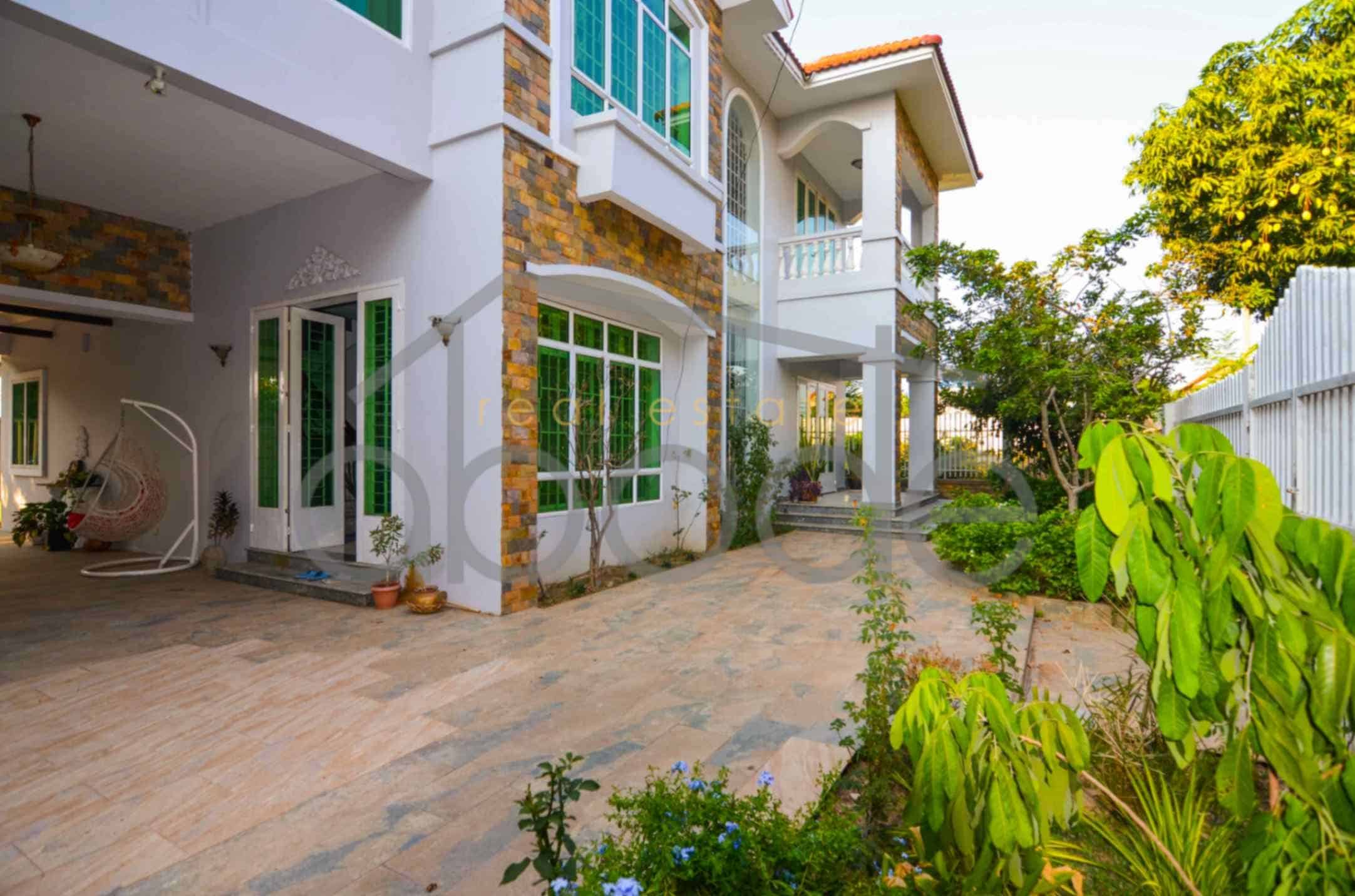 Impeccable 5-bedroom villa for rent Chroy Changvar | Phnom Penh