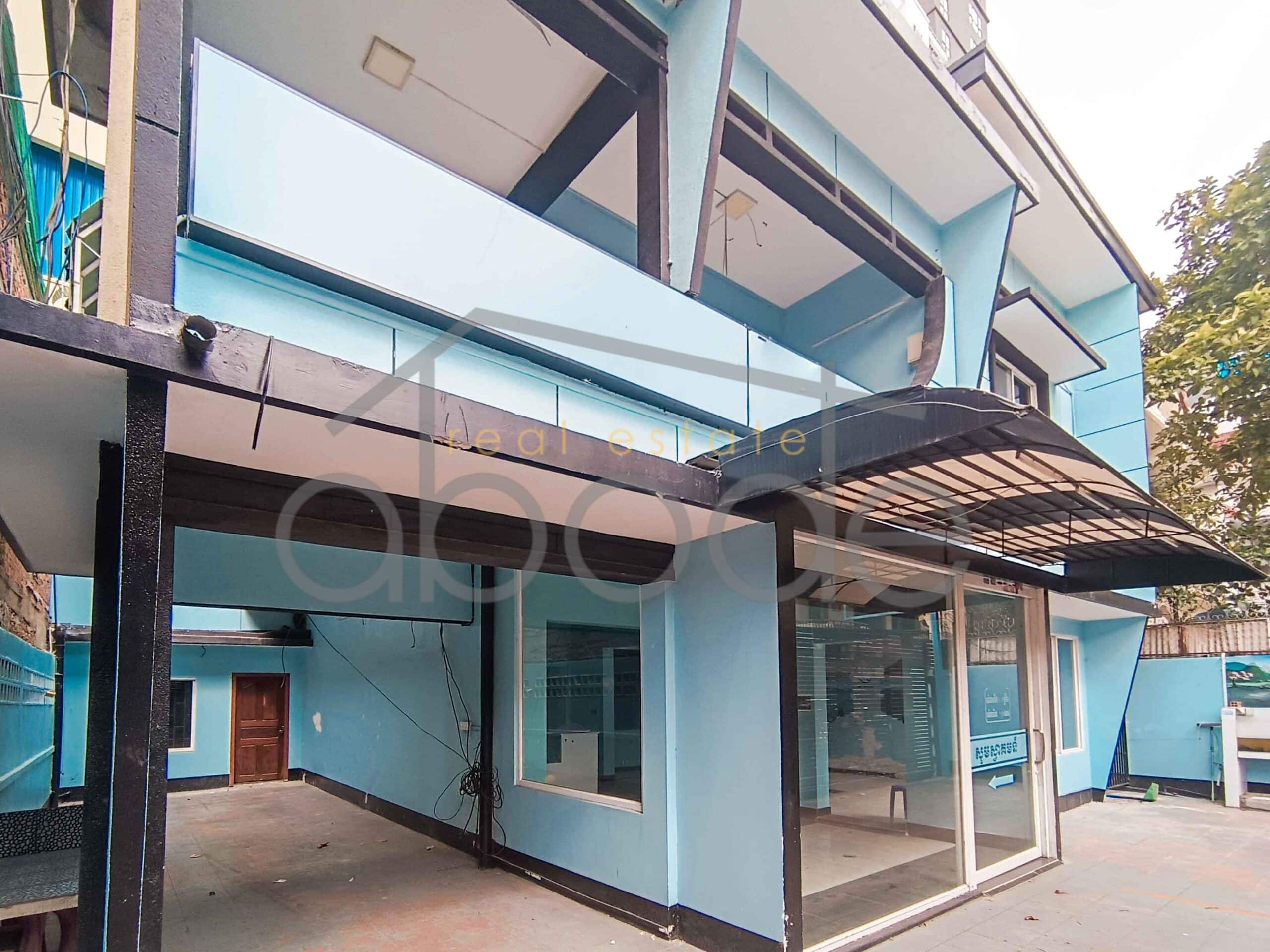 Attractive 8-room villa / commercial building for rent Boeung Prolit | central Phnom Penh