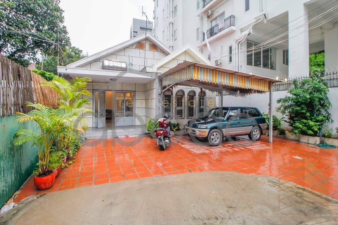 Exciting 3-bedroom villa for rent Tonle Bassac | central Phnom Penh