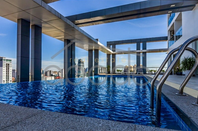 Tonle Bassac luxury penthouse apartment swimming pool for rent