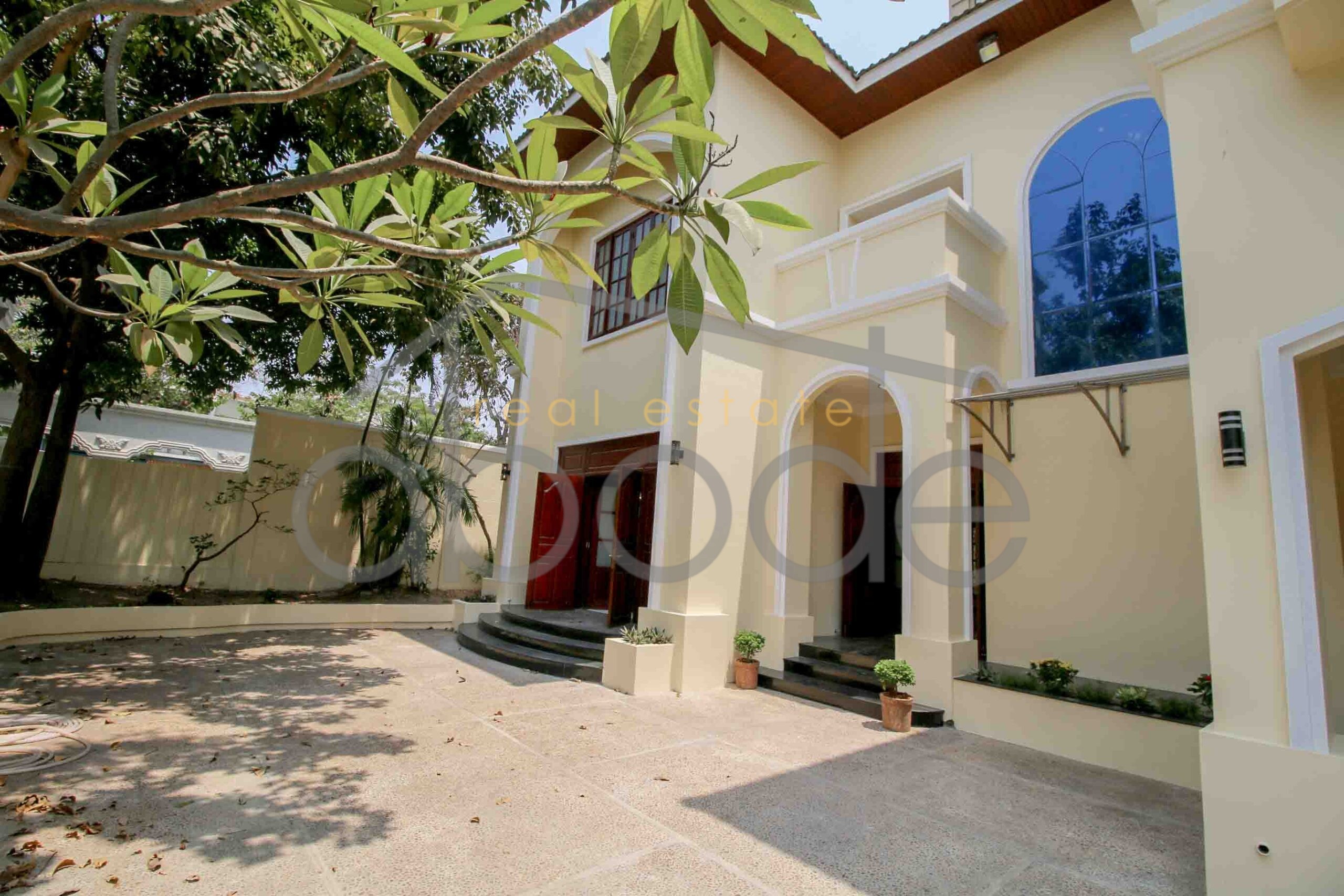 Truly grand 5-bedroom dream villa with garden for rent Borey Chamkarmon | Tonle Bassac