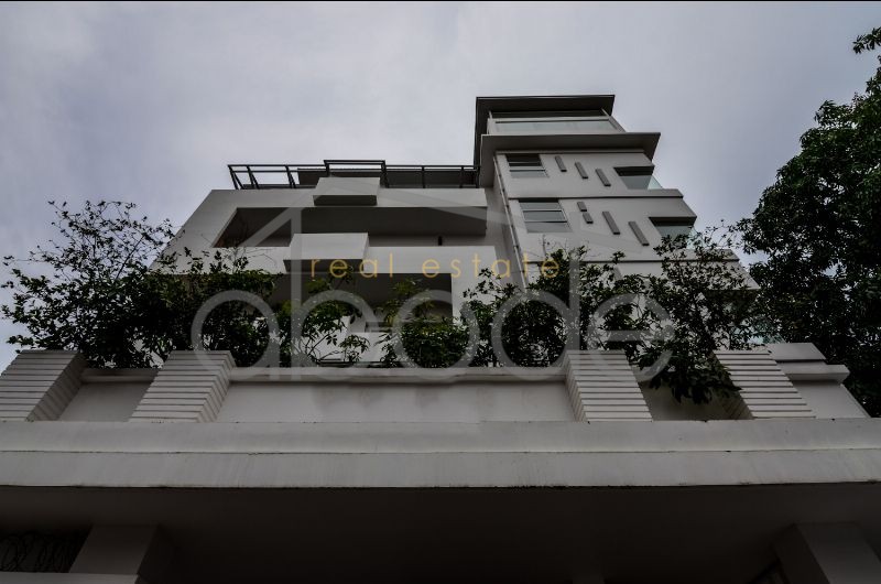 Stunning 22-unit residential building & commercial space for rent Daun Penh near BKK 1 