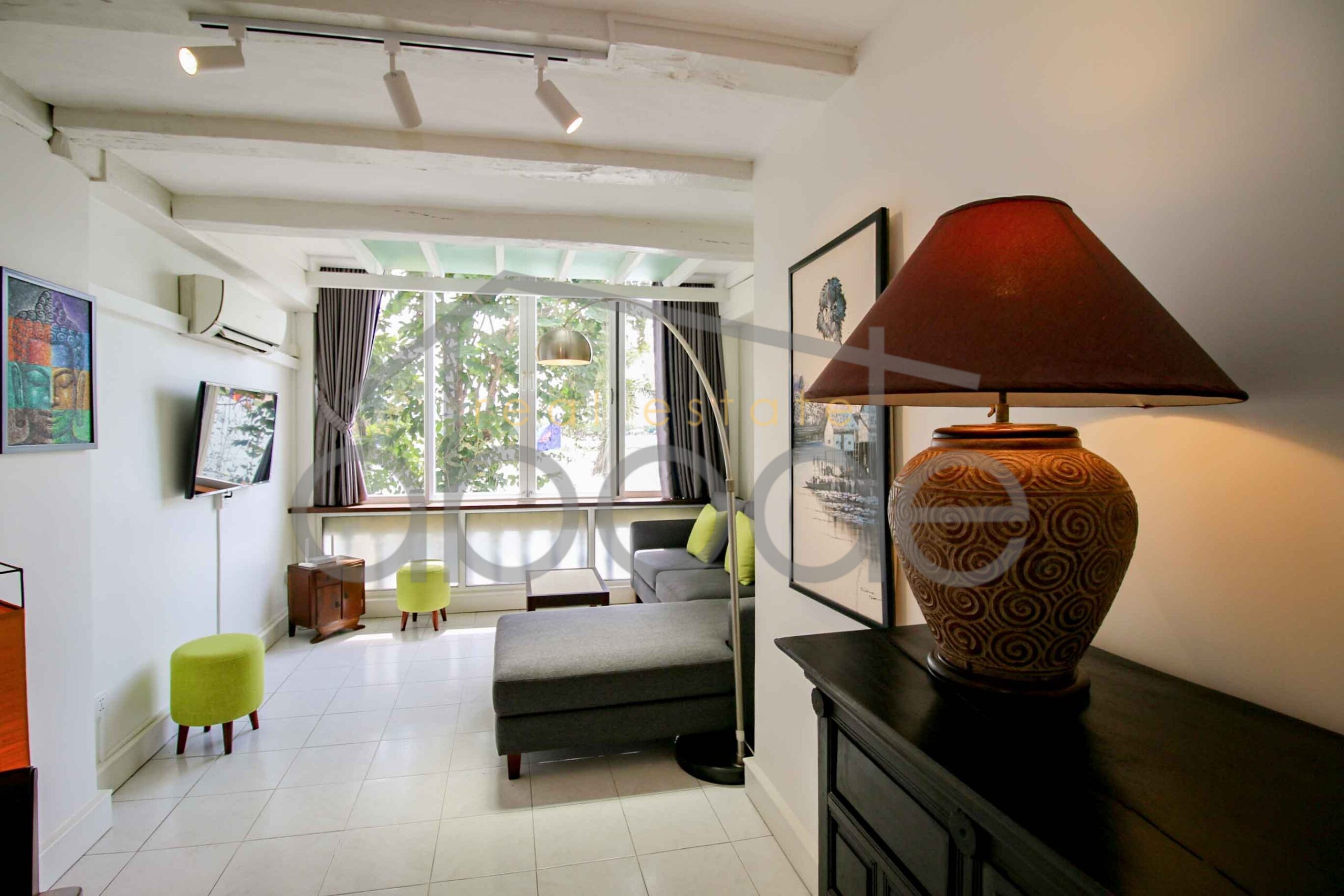 Superb presentation riverfront 3-bedroom apartment for rent Riverside | Daun Penh