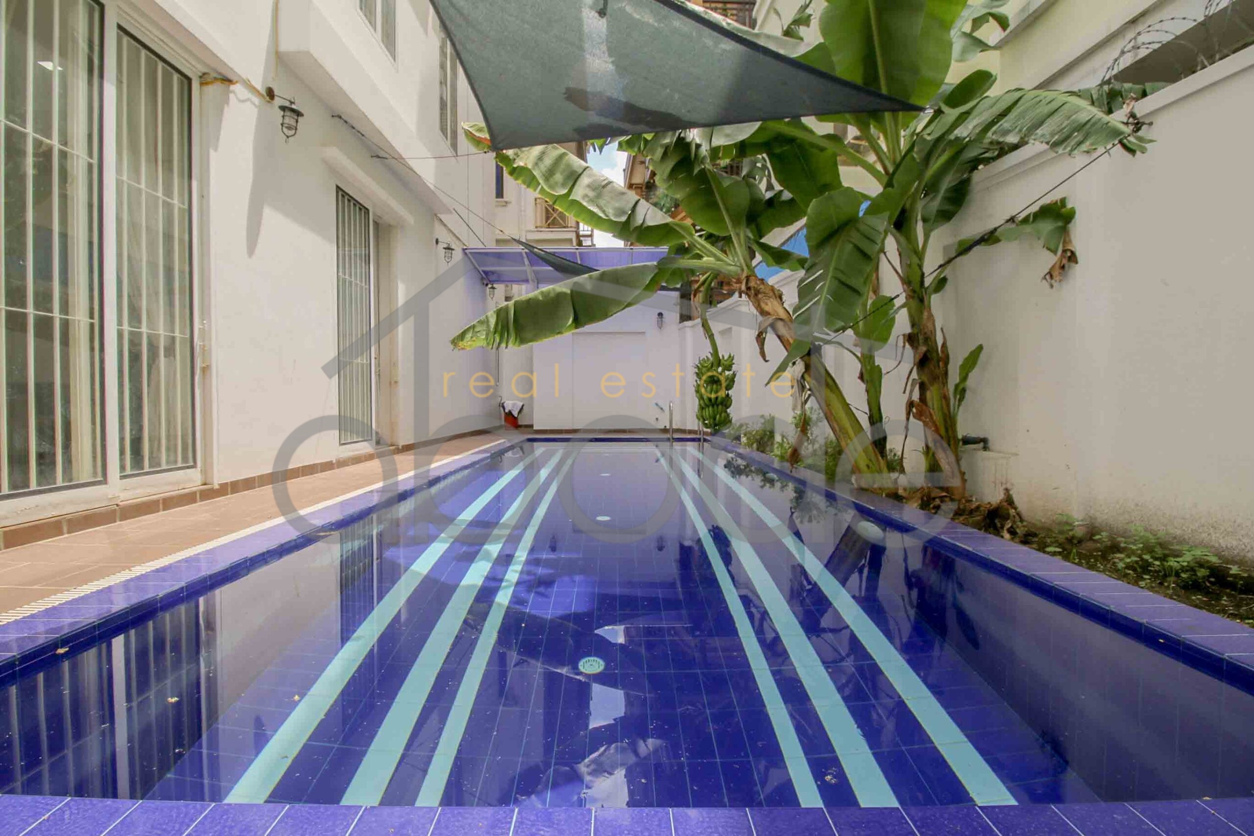 4 bedroom villa swimming pool for rent Russian Market