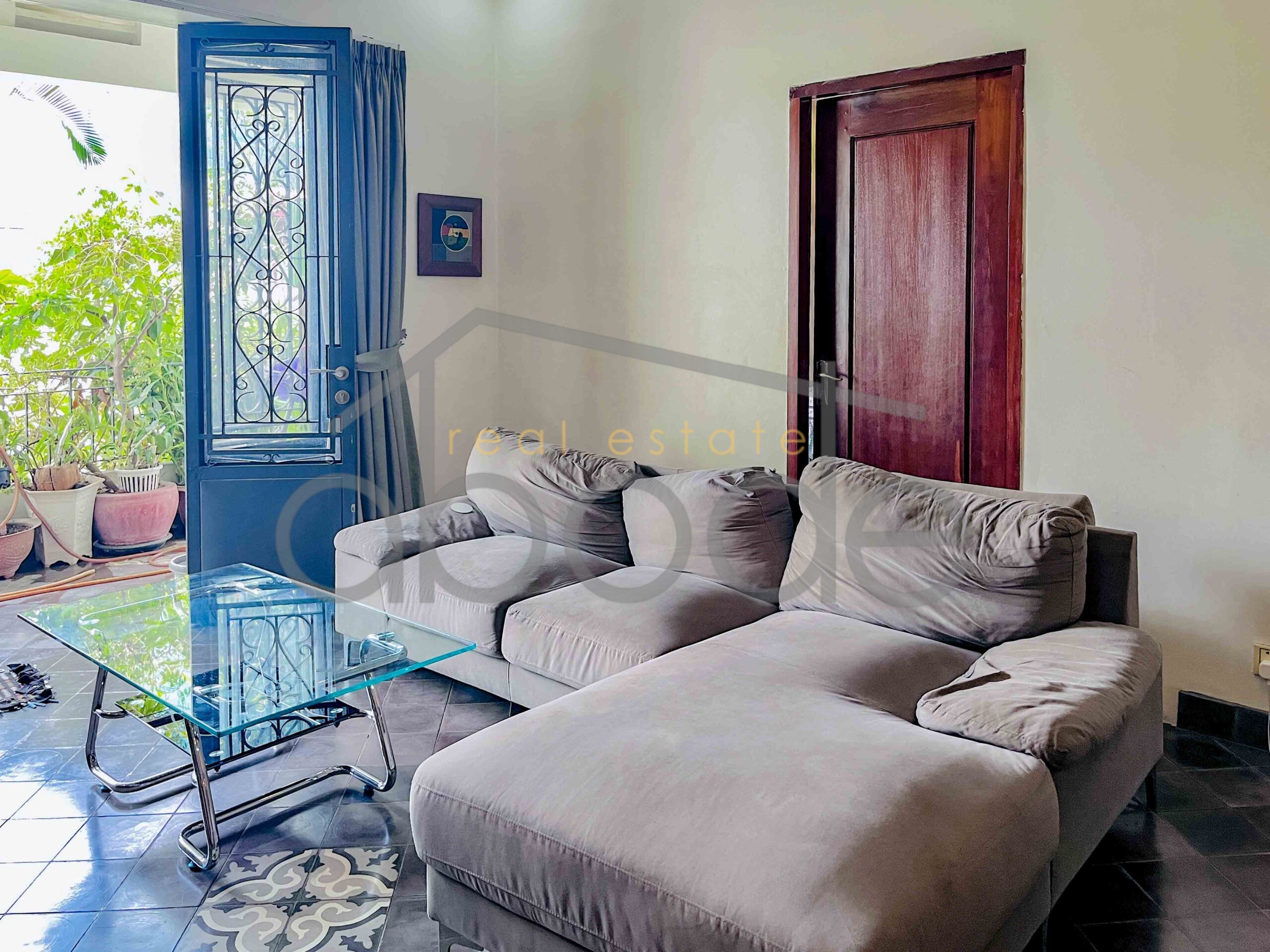 Pretty renovated colonial-style 2-bedroom apartment for sale – Daun Penh